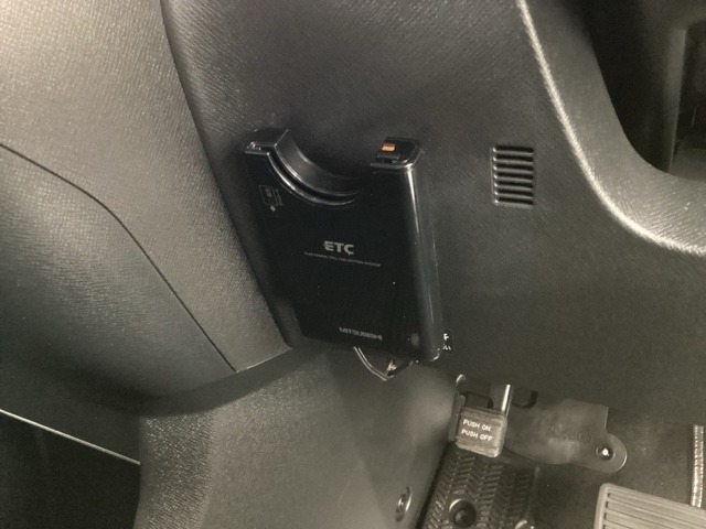 ETCが付いてます。ETC搭載車しか通過できないスマートICが利用できるようになりますよ！現在スマートICの設置箇所も増えてきているので、高速道路利用の幅が広がりますね☆