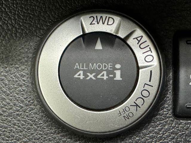 【ALL　MODE　4×4】走行中に2WD・4WDの切り替えができ、急な路面変化にも即座に対応できます。