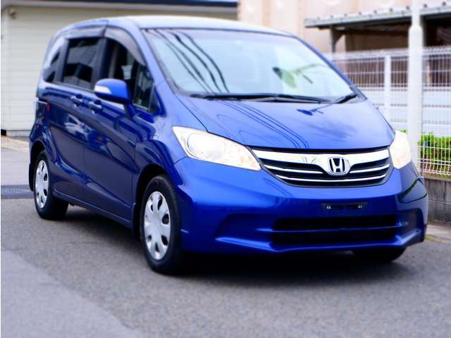 内外装の綺麗なディーラーさんからの下取り車として入庫しました。