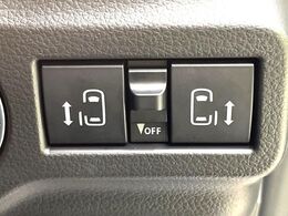 【両側パワースライドドア】スマートキーや運転席のスイッチで後席両側スライドドアの開閉が可能♪電動だから力を入れてドアを開ける必要が無く、小さなお子様でも簡単に開け閉めでき快適です♪