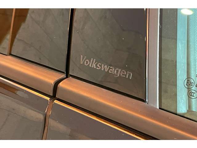 Bピラーにはさりげなく「Volkswagen」のロゴ。