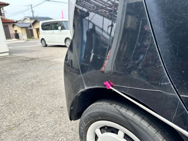 【アルミホイール】デザイン性が大事ですが、スチールホイルに比べアルミは軽量ですので、燃費や走りにも影響します。