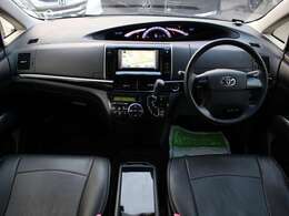 すっきりとしたエスティマらしいデザインのダッシュ回り！フロントビューの視認性もよく運転しやすいと思います★