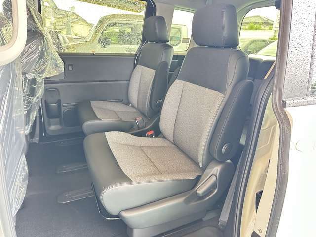 ★5年間新車保障★初度登録から5年間の新車保証が含まれています。長期間、安心してお乗り頂けます！保障費用は支払総額に含まれています！遠方のお客様は保証継承後、お近くのディーラーにて保証が受けられます！