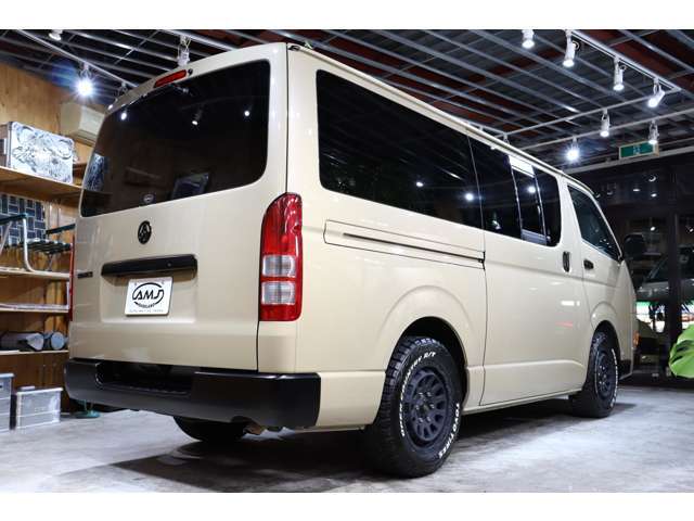 当社では全車修復歴無しの状態の良い車両を厳選して仕入れております。ノーマル状態で仕入れて車両をベースとし、自社工場にてリノベーションカスタマイズを行っております。
