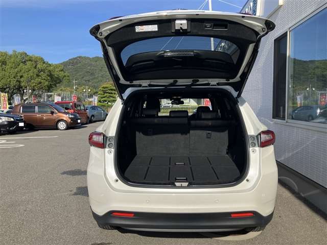 荷室は広くたくさんの荷物を載せることができます。