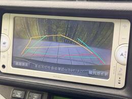 【バックカメラ】駐車時に後方がリアルタイム映像で確認できます。大型商業施設や立体駐車場での駐車時や、夜間のバック時に大活躍！運転スキルに関わらず、今や必須となった装備のひとつです！