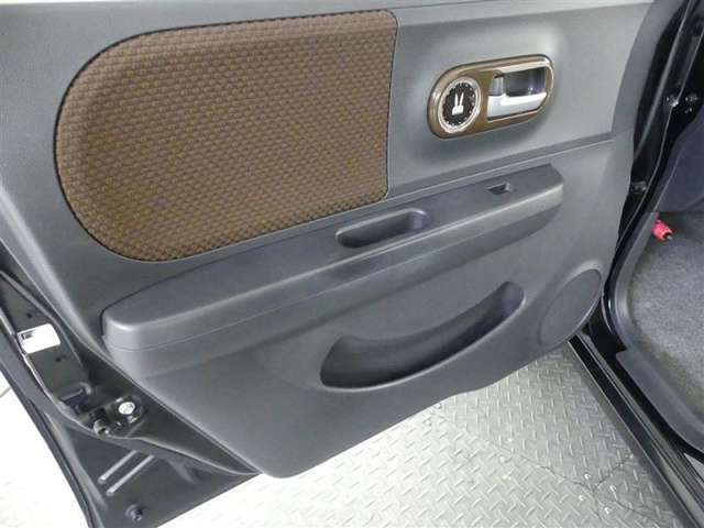 広々とした車内空間に優れた燃費性能。更にデザインも上質で人気のお車です！