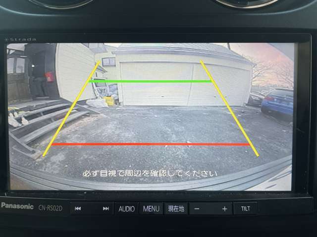 バックカメラを装備しておりますので安全にバックする事が可能になっております♪バックが苦手な方でも安心して駐車する事が出来ますよ♪画面もクリアで嬉しいですね♪