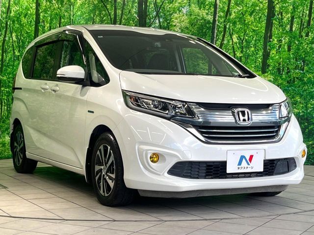大好評のボディコーティング「弾スプラッシュコート」もご納車までに施工可能。通常のガラスコートと異なる、耐久年数6年の無機質ガラスコーティングが、ボディをキレイな状態に保ってくれます。