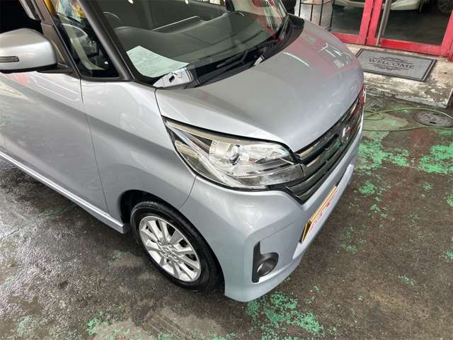 TAXは、プロの技術とプライドをもって、一物一価といわれる中古車に「安心」をお付けして、日本全国の皆様を笑顔にするカーライフをお届けします。