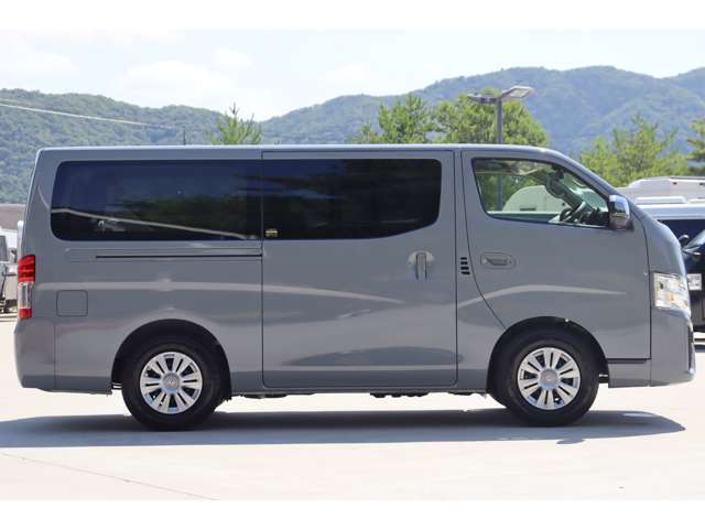 仕様・装備にこだわり、日本全国より厳選した車両を展示しています。全国に出張買取りも出ておりますので、お車のことならなんでもご相談下さい。