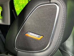 【BOSEサウンドシステム】メーカーオプションの高品位サウンドシステムを搭載。専用のチューニングが施された大小様々なスピーカーから良質なサウンドが奏でられ、臨場感あふれる音響空間を演出します。