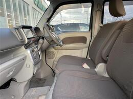 【助手席】きれいな助手席なので家族や友だちに乗ってもらっても安心です！新品のフロアマットのご注文も可能です。掲載箇所以外にご希望の写真がございましたらお気軽にお問い合わせ下さい。