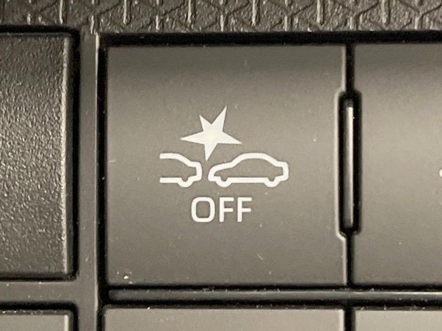 【スマートアシスト】走行中に前方の車両等を認識し、衝突しそうな時は警報とブレーキで衝突回避と被害軽減をアシスト。より安全にドライブをお楽しみいただけます。