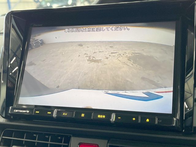 【バックカメラ】駐車時に後方がリアルタイム映像で確認できます。大型商業施設や立体駐車場での駐車時や、夜間のバック時に大活躍！運転スキルに関わらず、今や必須となった装備のひとつです！