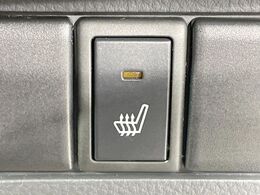 【シートヒーター】寒い日に重宝するシートヒーター！エアコンより早く温まってくれるので寒がりの人も安心ですね♪エアコンの温風は乾燥するから苦手、という方にもをおすすめです。