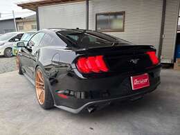 KICKERオーディオ　社外20インチアルミ　車高調　フォードパフォーマンスbremboブレーキKIT