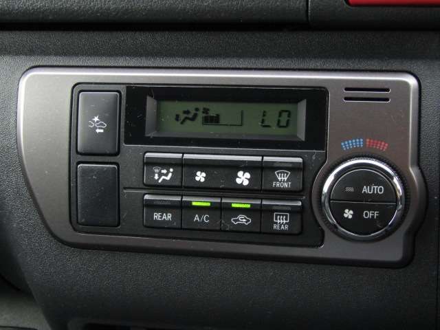 【オートエアコン機能付き】お好きな温度に設定すれば、自動的に温度を調節、車内の快適空間をサポート致します！！