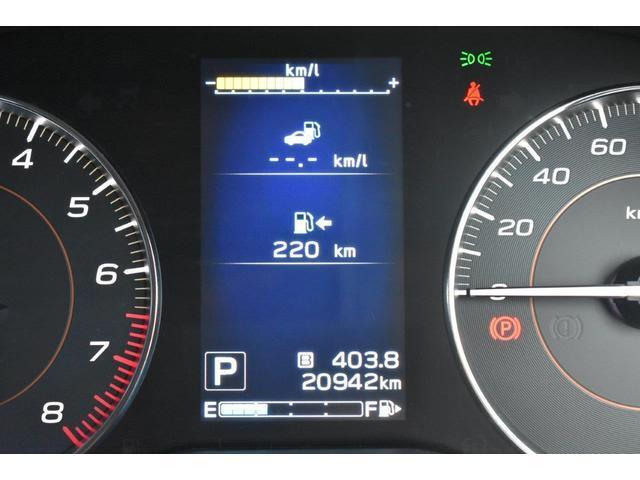 メーター中央にはカラー液晶画面が備えられ、車のインフォメーションを簡単に把握できます。