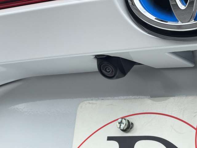 【全周囲カメラ】全周囲カメラがついているので駐車が苦手の方でも安心して後退可能です！ガイドラインも表示されます！クリアランスソナーと合わせて、カメラと音で周囲を確認しながら駐車が可能となっております！