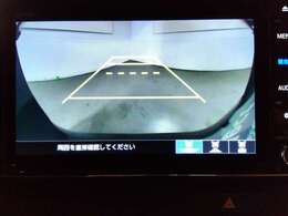 バックギアに入れるだけで自動でリヤカメラに切り替わります！車庫入れやバックが苦手な方にオススメ！