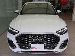 Audi正規ディーラーが高品質をお約束。高度な訓練・教育を受けたAudi専任メカニックが、100項目にもおよぶ精密な点検を実施いたします。すべてをクリアしたAudi車だけが、あなたのお手元に届けられるのです。