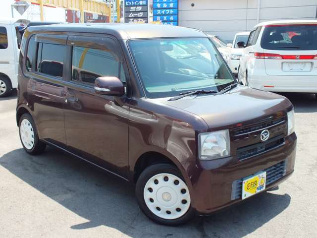 スマートキー・純正カーナビ（地デジTV付き）・オートエアコン・ABSブレーキ・ツインエアバック充実のフル装備です。タイミングベルト交換不要（チェーン式）です。ブルートゥース対応ナビ。