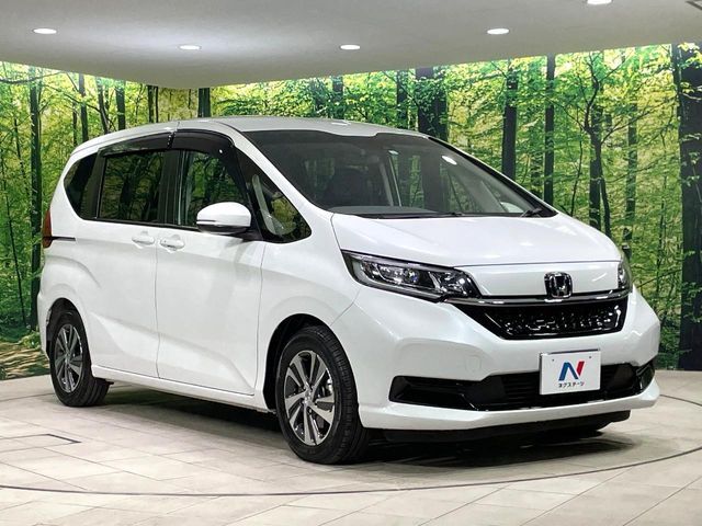 大好評のボディコーティング「弾スプラッシュコート」もご納車までに施工可能。通常のガラスコートと異なる、耐久年数6年の無機質ガラスコーティングが、ボディをキレイな状態に保ってくれます。