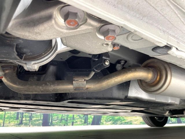お車を安心してお乗りいただく為には、足回りの定期点検が欠かせません。サービスサポート（有償保証）では無料点検もご提供しており、安心のカーライフをお過ごしいただけるサポート体制が整っています。