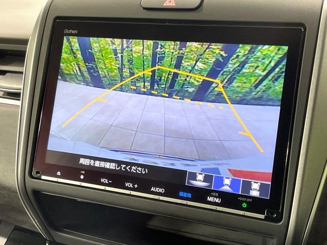 【バックカメラ】駐車時に後方がリアルタイム映像で確認できます。大型商業施設や立体駐車場での駐車時や、夜間のバック時に大活躍！運転スキルに関わらず、今や必須となった装備のひとつです！