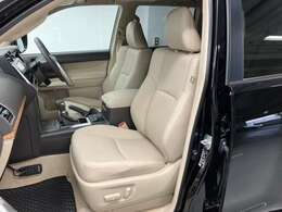 運転席・助手席ともに電動シートとなっており、細かく自分好みのポジションに変更できます。