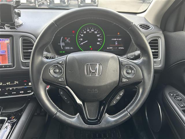 【ハンドルまわり】スタイリッシュな見た目で、ドライブも楽しくなりますね。