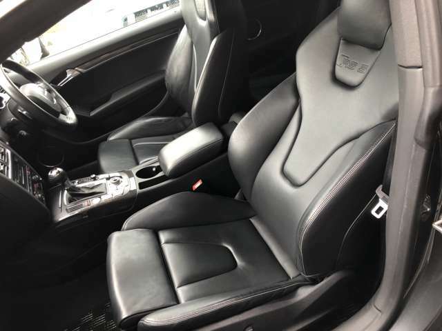 RS5専用ブラックレザースポーツシートのコンディションも良好です！