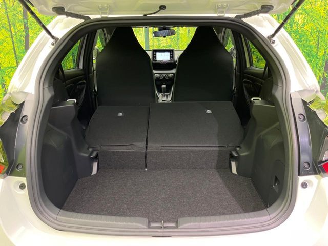 普段のお買い物や通勤、送迎等に十分な荷室スペースを確保しております。セカンドシートを倒すと、大きな荷物の積載も可能です♪