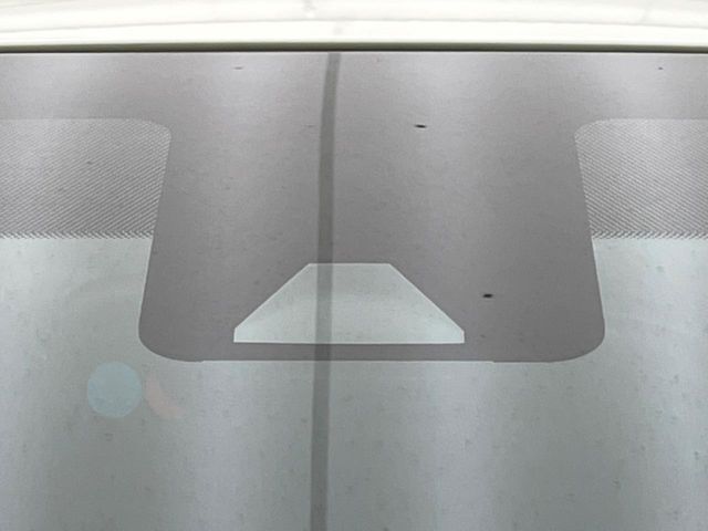 【トヨタセーフティセンス】走行中に前方の車両等を認識し、衝突しそうな時は警報とブレーキで衝突回避と被害軽減をアシスト。より安全にドライブをお楽しみいただけます。