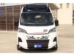 ローラーチーム(Roller Team)は、イタリアを拠点とする高品質なキャンピングカーのメーカーです。ローラーチームは、長年にわたり、革新と信頼性を兼ね備えたキャンピングカーを提供し続けています。