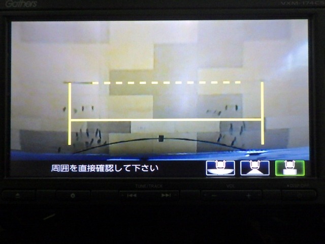 バックカメラの画像です。ガイドラインがスムースな車庫入れをサポートいたします！車庫入れの安心感がアップしますね☆