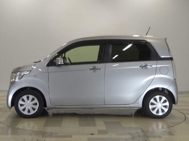 内装、外装は、専任のスタッフが真心込めて丁寧にクリーニングしておりますので、ピカピカに仕上がっております。中古車でもこのキレイな状態は必見です！