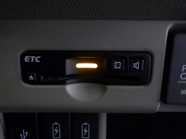 ETC付！高速道路の料金所はキャッシュレスで通過です！サービスエリア等にあるスマートインターの出入りも利用可能でとっても便利☆ご納車後すぐにお使い頂けるようセットアップしてのお渡しとなります。