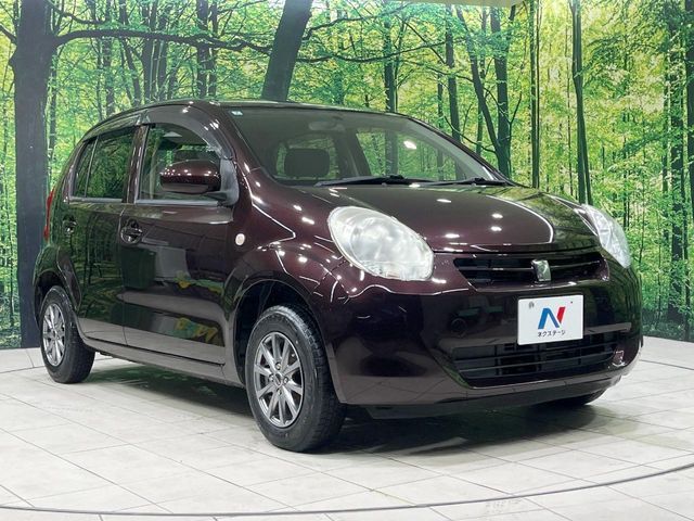 高透明度のガラス皮膜で撥水はもちろん、上質なツヤ・光沢を実現。紫外線や酸性雨から大切な愛車を保護し、色あせ・劣化を防止。「弾スプラッシュコート」、「弾プリミッサコート」からお選びいただけます。