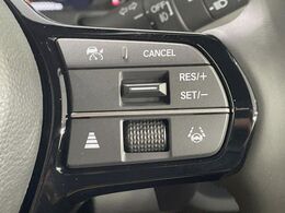【アダプティブクルーズコントロール】高速道路での長距離走行が楽に！！自動で速度を保つクルーズコントロールが、衝突軽減システムと連携し、前方の車両を感知して車間を保つように速度調節してくれます！！