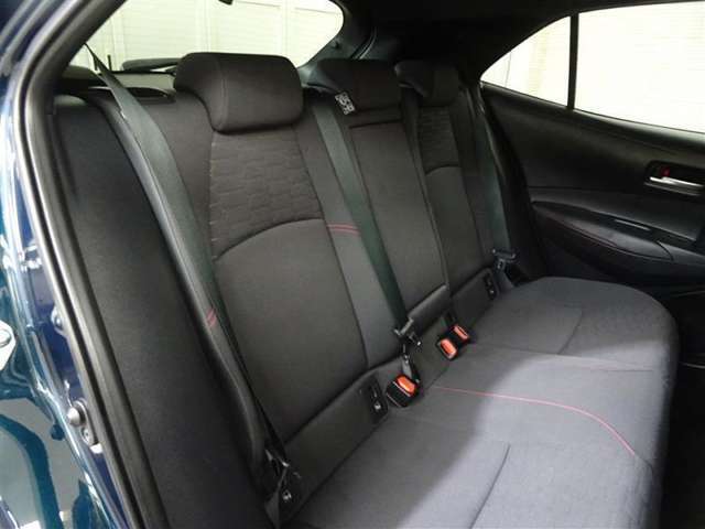 ゆとりある広々とした車内空間は、ドライブを始め買い物やレジャーなど、幅広く活躍します。一人でもみんなとでもお出かけを楽しみましょう！