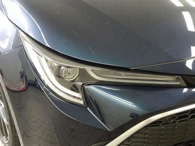 LEDヘッドライトです。デザイン性がよくとても明るいので、夜間の走行や悪天候でも安心です。しかも長寿命！