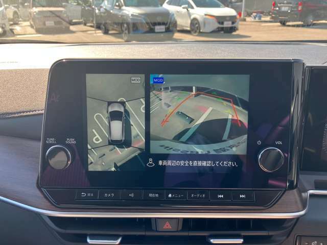 クルマを上から見下ろした状態で表示するアラウンドビューモニター付き。さらにMOD（移動物 検知）機能により、周囲の移動物を検知しディスプレイ表示とブザーで注意を促します。