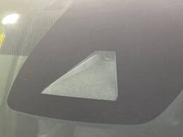 【トヨタセーフティセンス】走行中に前方の車両等を認識し、衝突しそうな時は警報とブレーキで衝突回避と被害軽減をアシスト。より安全にドライブをお楽しみいただけます。