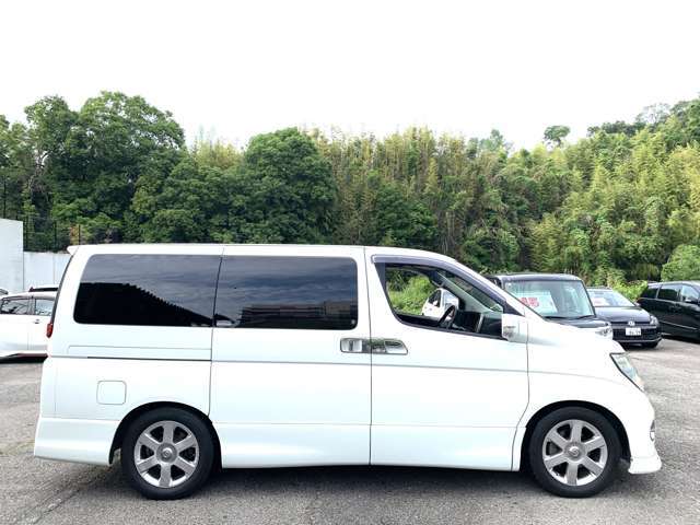 支払総額は7年3月末迄の神戸ナンバーで店頭納車の価格です。その他のナンバーのお客様は【遠隔地費用】普通車は自動車税月割り分が別途必要になります。