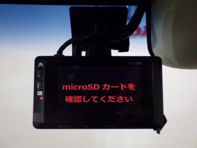 『ドライブレコーダー』動画を残すことで万が一の事態に遭遇した時の必須アイテムです！急ブレーキ・急ハンドルが起こった際、自動で記録が上書きされずに保存され、後でPC等で確認出来ます。