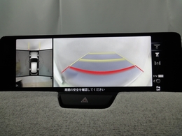 狭い場所での駐車やすれ違いなどでより的確な運転操作に役立つ360°ビューモニターが装備されています。