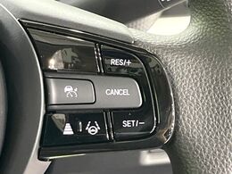 【車線維持支援システム】高速道路走行時、車線からはみ出しそうな時にステアリングを制御。より安心・安全な運転をサポートしてくれます！